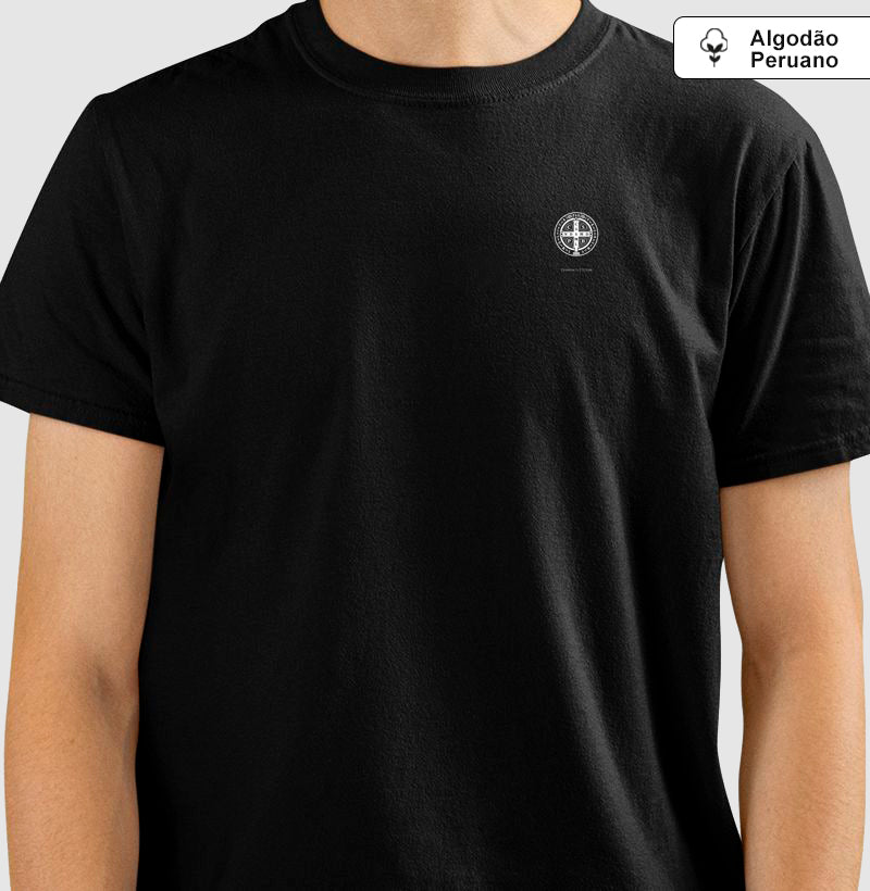 Camiseta Algodão Peruano Preta | Medalha de São Bento